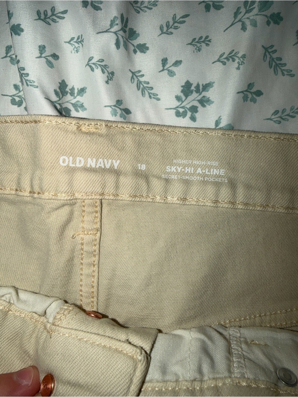 Old Navy Men's Bootcut Jeans in Cream